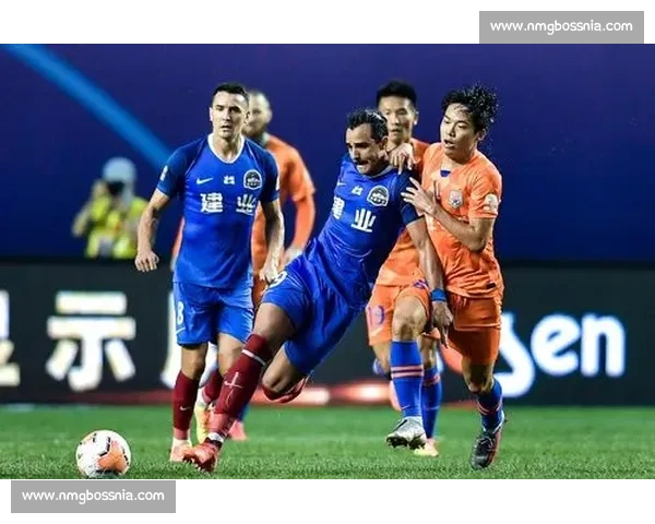 淮安南京德比现争议铲球！激烈对抗下险酿乌龙